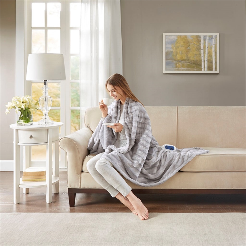 Beautyrest Contemporary Polyester Knitted Solid Faux Fur Heated Throw in Gray