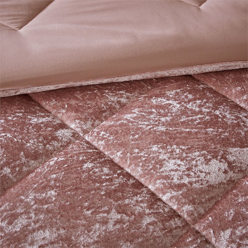 Intelligent Design Felicia Polyester Velvet Comforter Set in Blush Pink