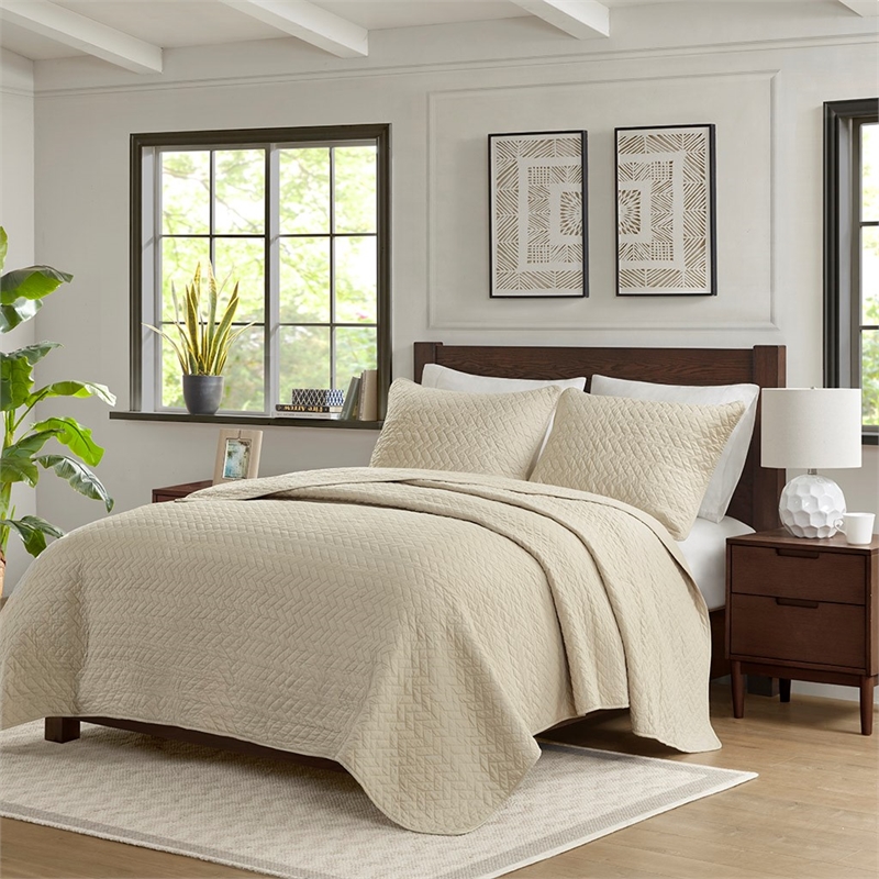Hampton Hill Transitional Polyester Microfiber Coverlet Set in Linen White