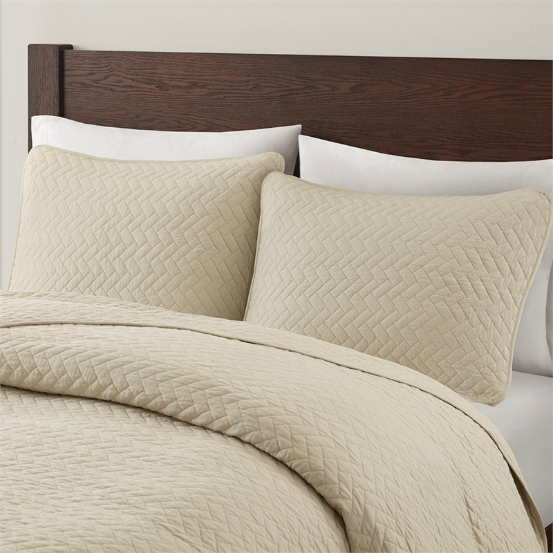 Hampton Hill Transitional Polyester Microfiber Coverlet Set in Linen White