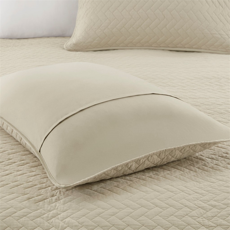 Hampton Hill Transitional Polyester Microfiber Coverlet Set in Linen White