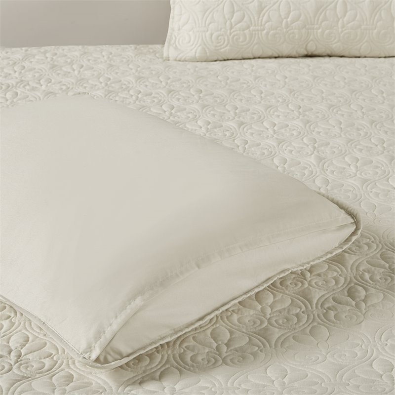 Madison Park Traditional 100 Percent Polyester Fitted Bedspread in Cream