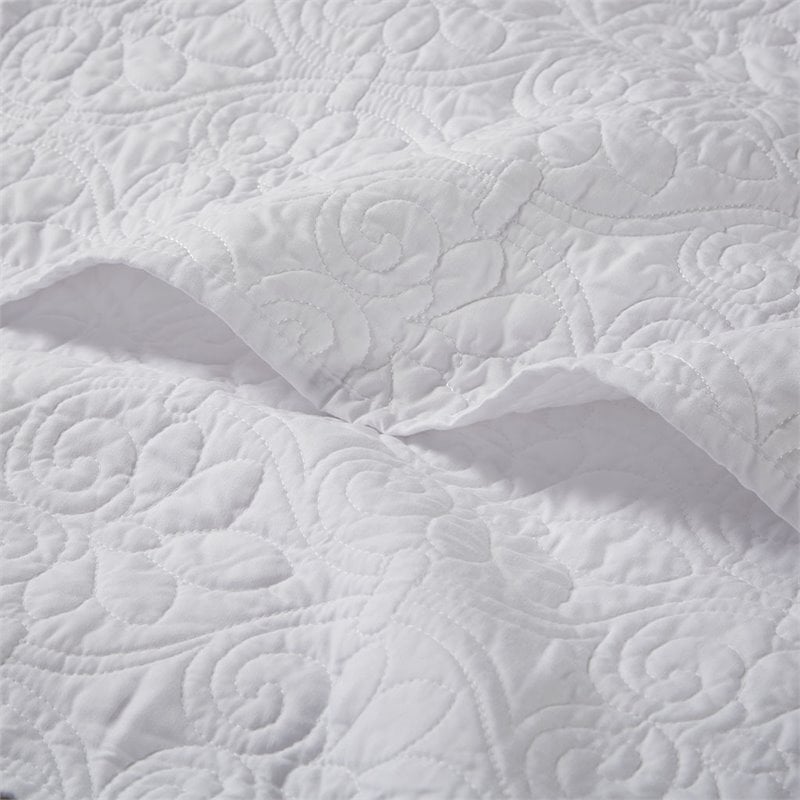 Madison Park 100 Percent Polyester Microfiber Oversized Quilted Throw in White
