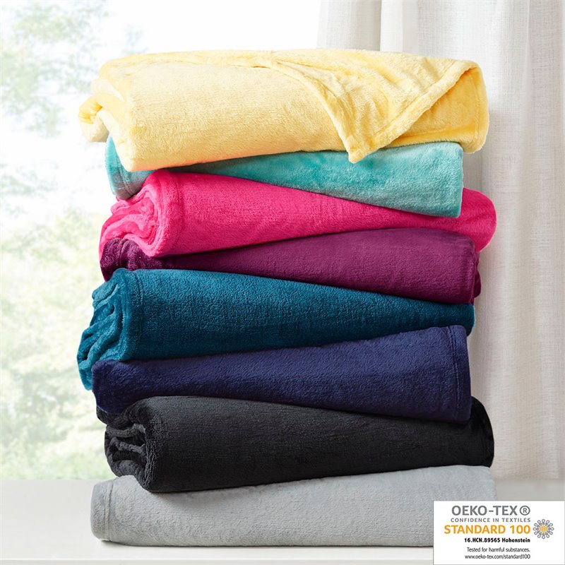 Intelligent Design Polyester Solid Microlight Plush Oversized Blanket in Black