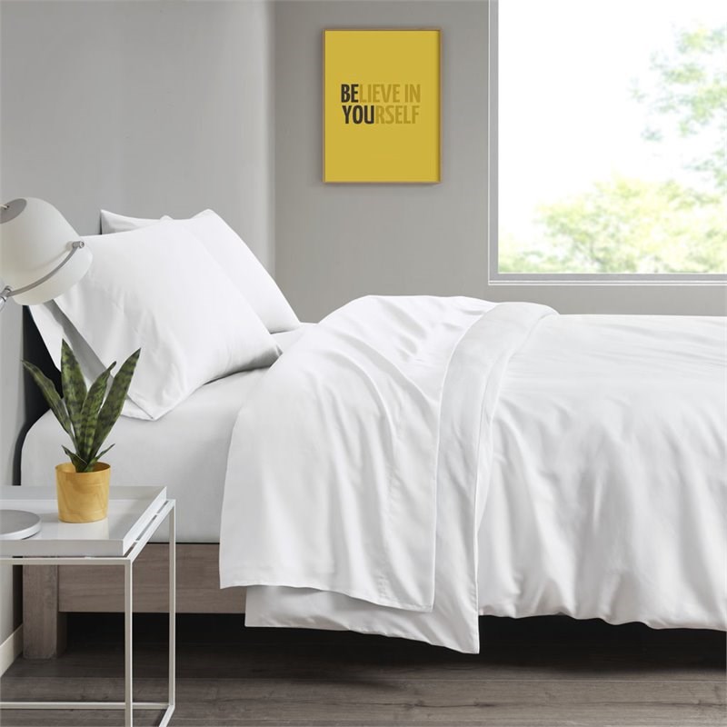 Intelligent Design Polyester Microfiber Fabric Solid Sheet Set in White