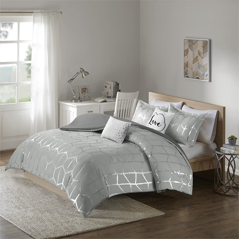 Intelligent Design Polyester Twin/Twin XL Duvet Cover Set in Gray/Silver