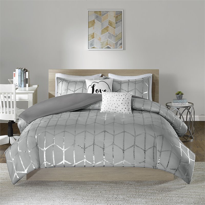 Intelligent Design Polyester Twin/Twin XL Duvet Cover Set in Gray/Silver
