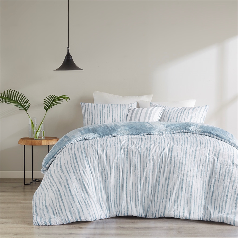 N Natori Brush Stroke 4-Piece Reversible Seersucker Comforter Set in Blue Finish