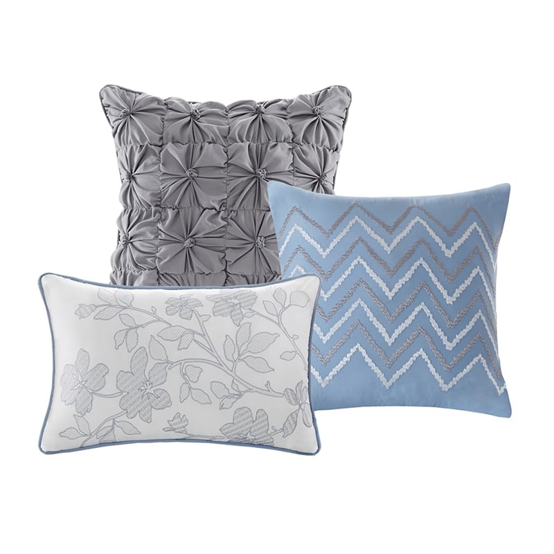 Madison Park Luna 6 Piece Printed Quilt Set with Throw Pillows in Blue