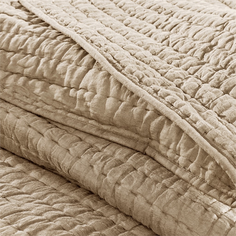 Madison Park Signature Serene 3 Piece Hand Quilted Cotton Quilt Set in Linen