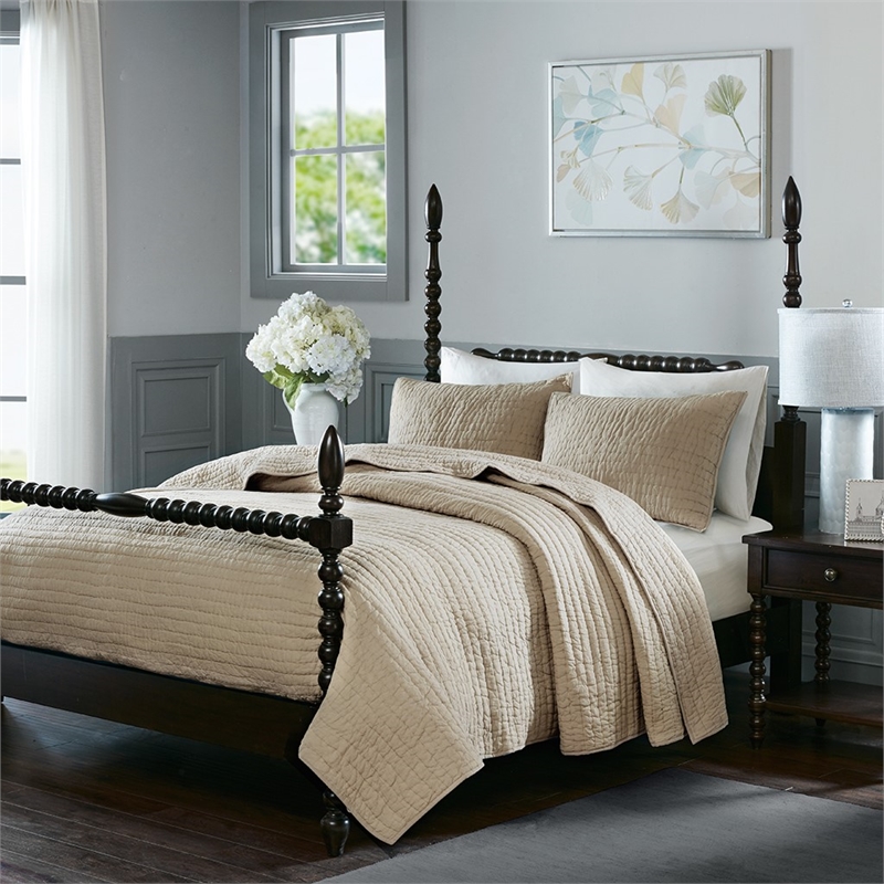 Madison Park Signature Serene 3 Piece Hand Quilted Cotton Quilt Set in Linen