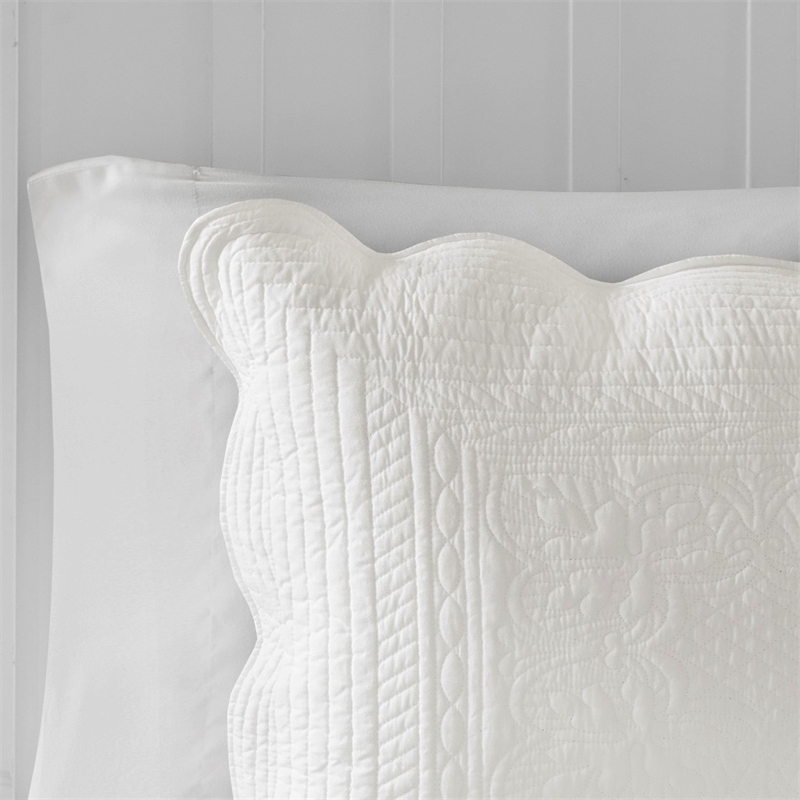 Madison Park Tuscany 3 Piece Reversible Scalloped Edge Quilt Set in White