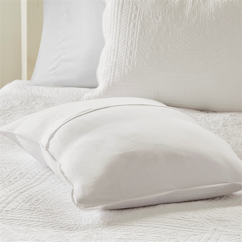 Madison Park Tuscany 3 Piece Reversible Scalloped Edge Quilt Set in White