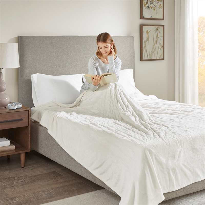 Beautyrest Heated Plush Blanket in Ivory