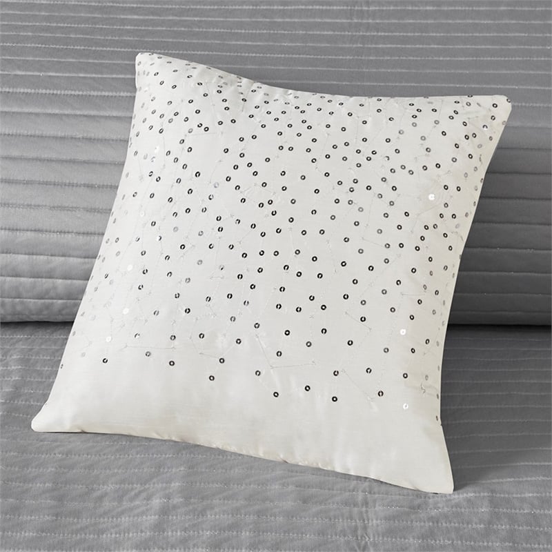 Madison Park Rhapsody 6 Piece Reversible Jacquard Quilt Set with Throw Pillows