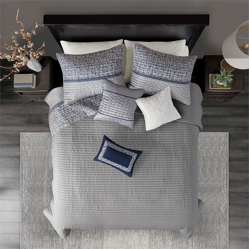 Madison Park Rhapsody 6 Piece Reversible Jacquard Quilt Set with Throw Pillows