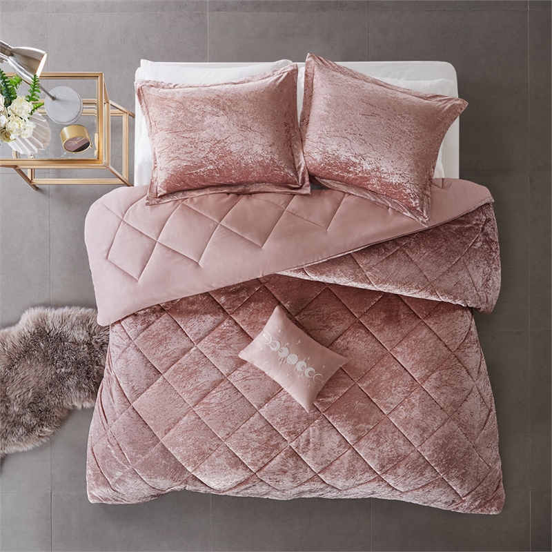 Intelligent Design Felicia Velvet Comforter Set in Blush
