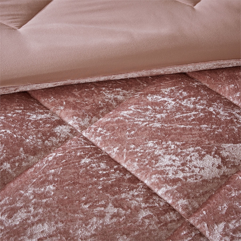 Intelligent Design Felicia Velvet Comforter Set in Blush