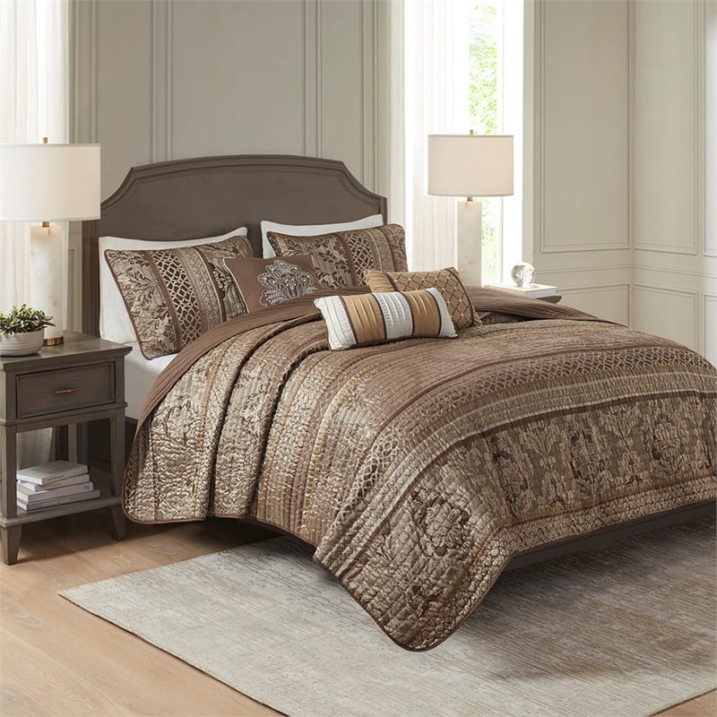 Madison Park Bellagio 6-Piece Jacquard Quilt Set with Throw Pillows - Brown/Gold