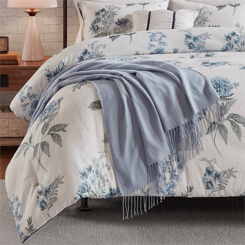 Madison Park Zennia 7-Piece Seersucker Comforter Set with Throw Blanket in Blue
