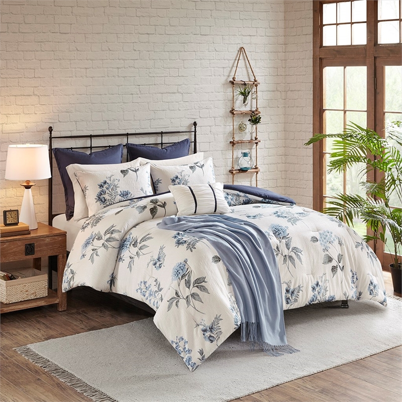 Madison Park Zennia 7-Piece Seersucker Comforter Set with Throw Blanket in Blue