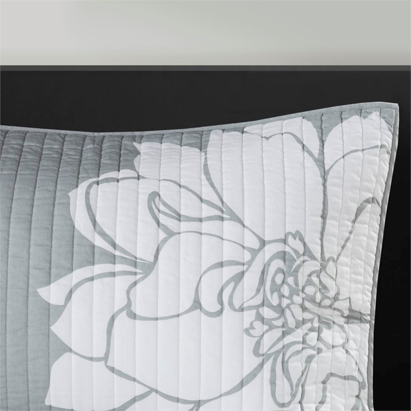 Madison Park Lola 6-Piece Cotton Quilt Set with Throw Pillows in Gray/Blush