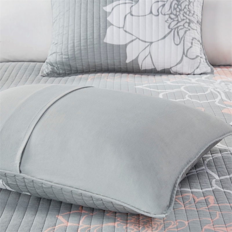 Madison Park Lola 6-Piece Cotton Quilt Set with Throw Pillows in Gray/Blush