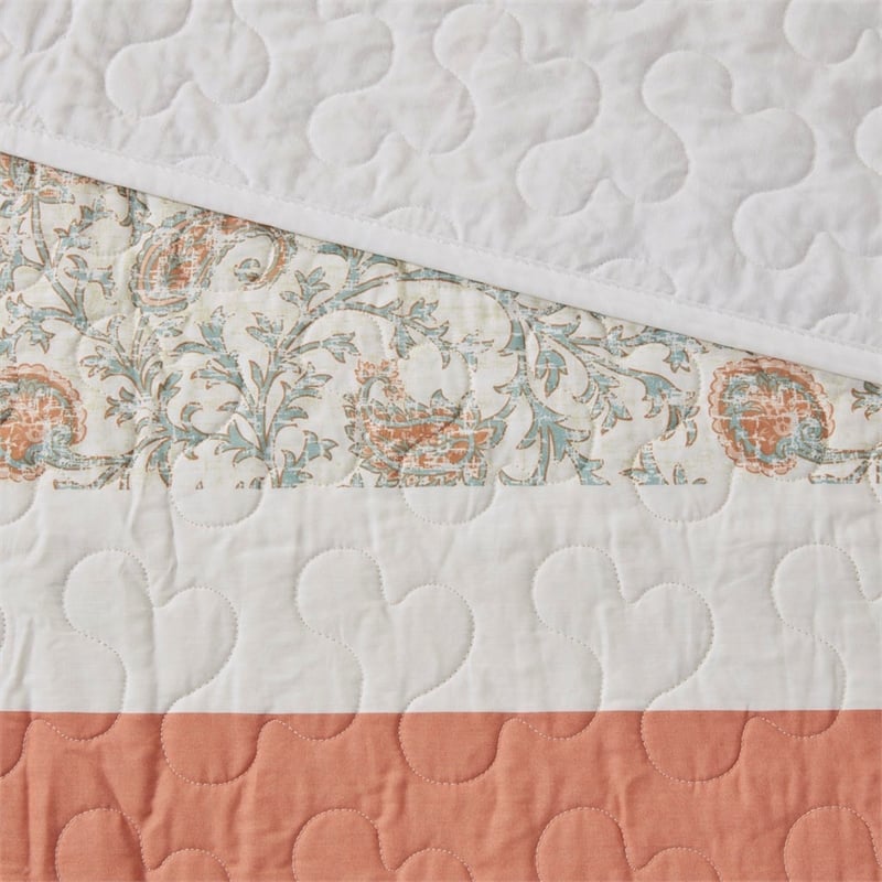 Madison Park 6 Piece Cotton Quilt Set with Throw Pillows in Coral Full/Queen