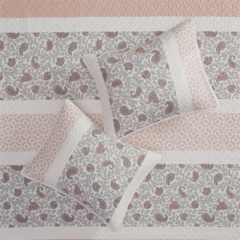 Madison Park 6 Piece Cotton Quilt Set with Throw Pillows in Blush King/Cal King