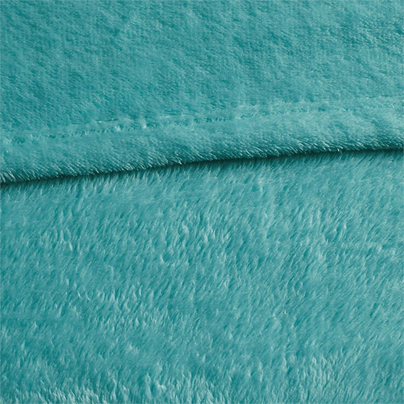 Intelligent Design Microlight Plush Oversized Blanket in Aqua King