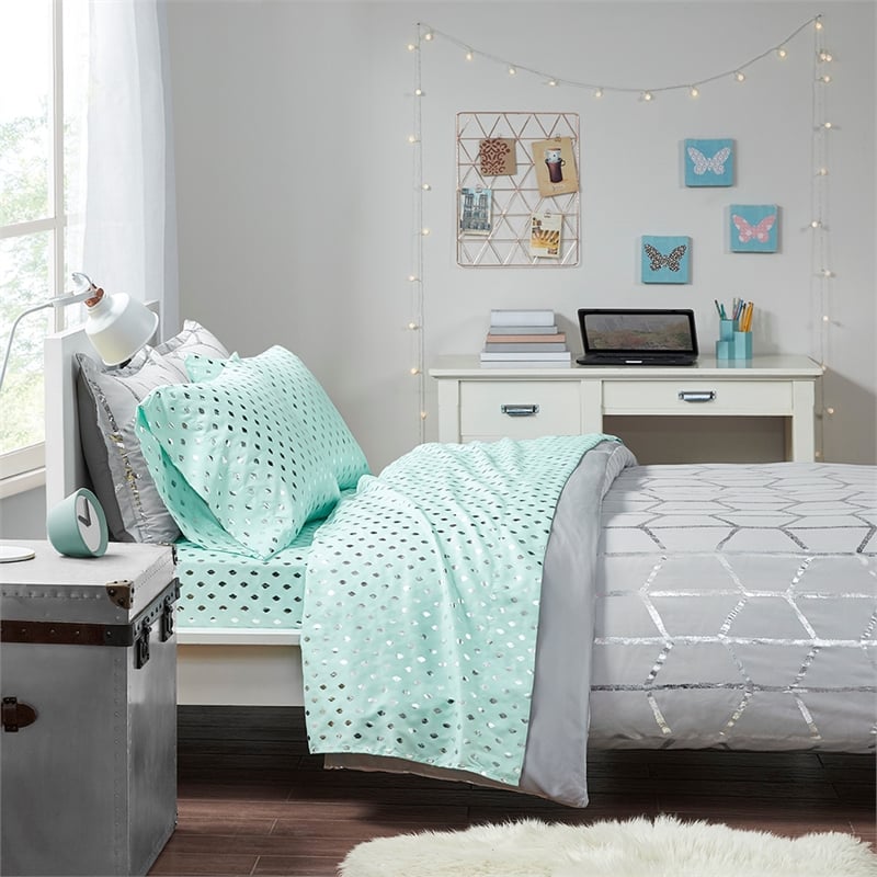 Intelligent Design Metallic Dot 66x102