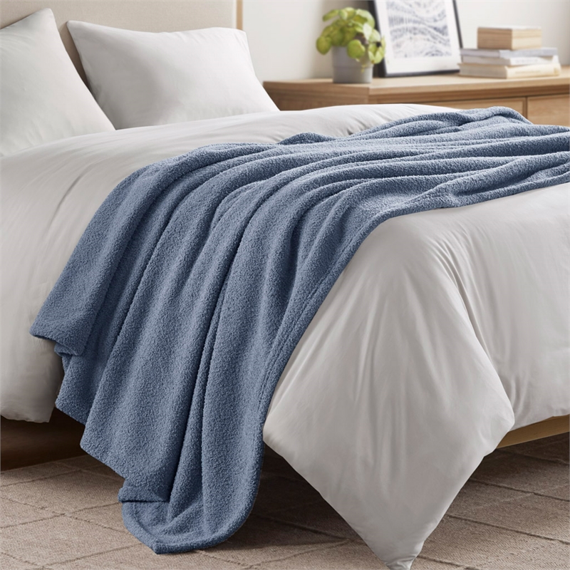 Beautyrest Dream Soft Faux Feathersoft Fabric Twin Blanket in Navy