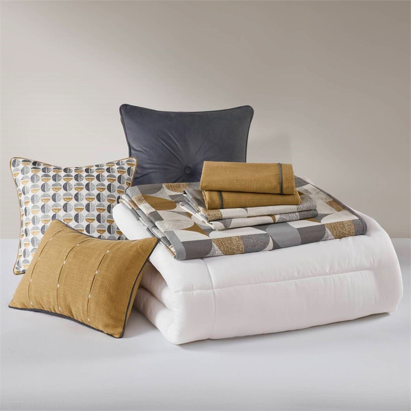 Olliix Madison Park Signature Cirque Queen Comforter Set Cotton in Gold