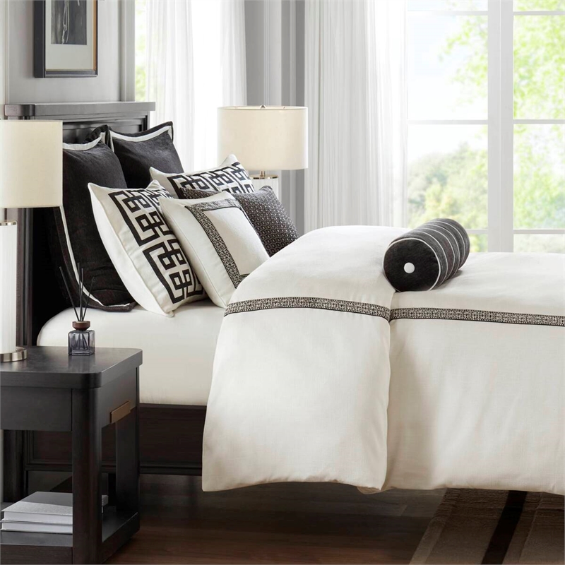 Olliix Madison Park Signature Jarvis Queen Comforter Set in Black/White