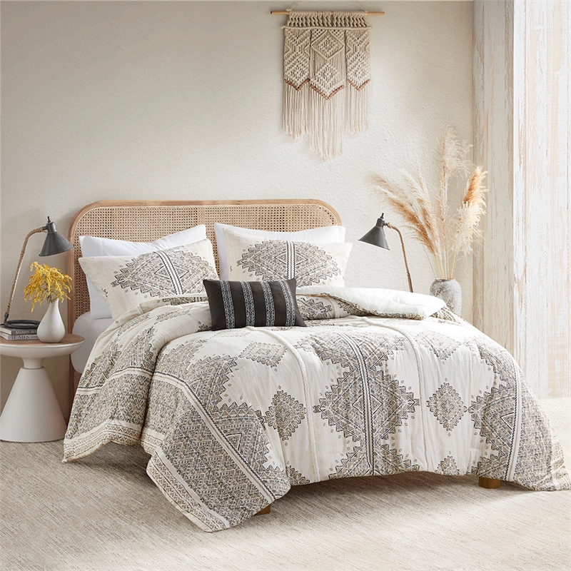 Olliix Madison Park Ibiza King/Cal King Comforter Set Polyester in Black/Ivory