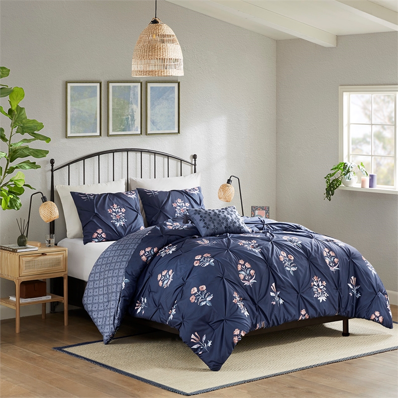 Olliix Madison Park Marfa Full/Queen Comforter Set Polyester in Navy