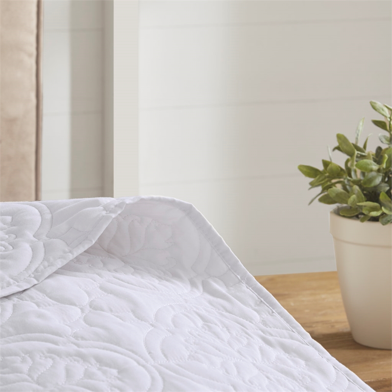 Olliix 510 Design Oakley Full/Queen Bedspread Set Polyester in White