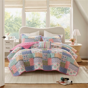 Olliix Intelligent Design Nellie Full/Queen Quilt Set Memory Foam in Pink