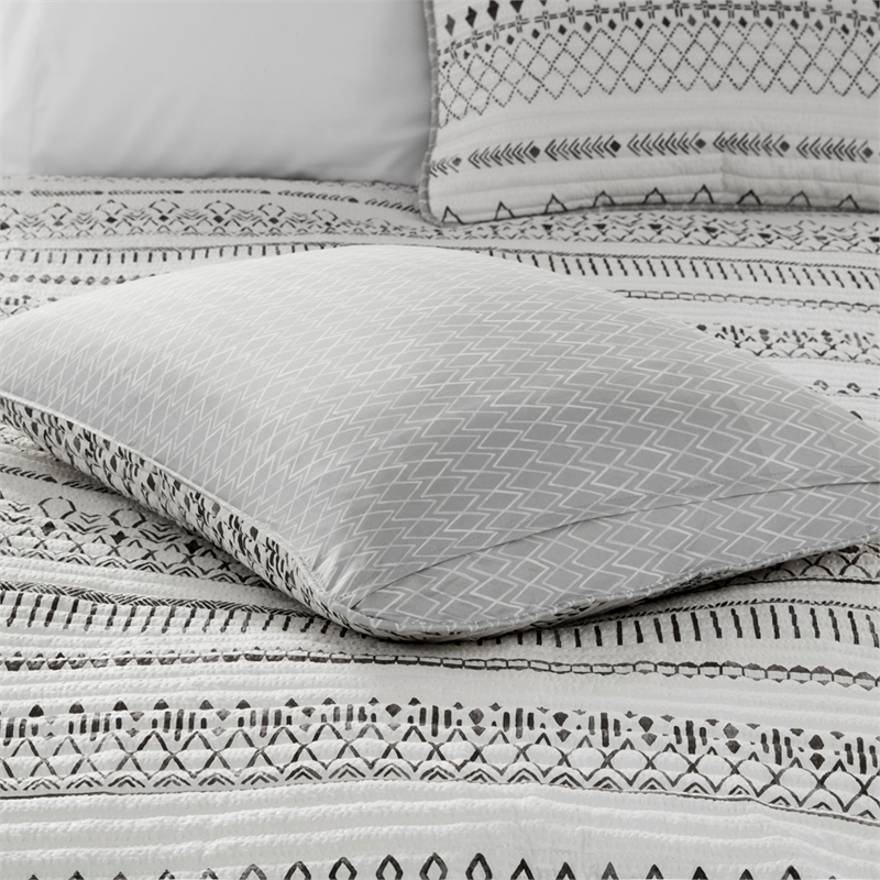 Olliix Madison Park Fraser King/Cal King Coverlet Mini Set in Ivory/Black