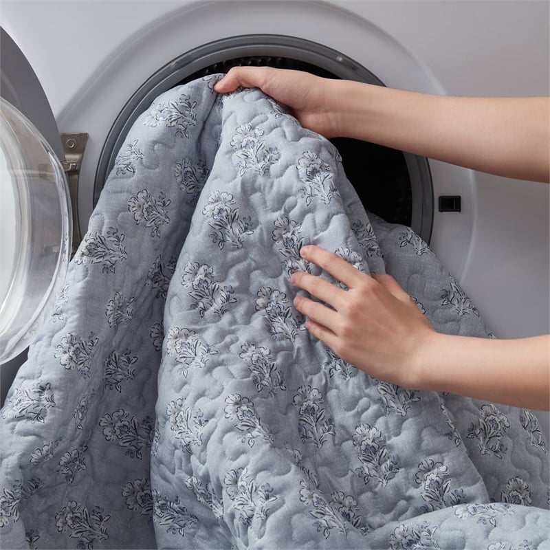 Olliix Madison Park Linwood King/Cal King Quilt Set Polyester in Blue