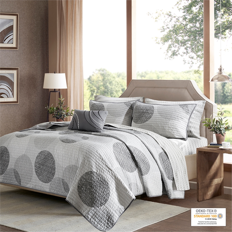 Olliix Madison Park Essentials Knowles Cal King Quilt Set Cotton in Grey