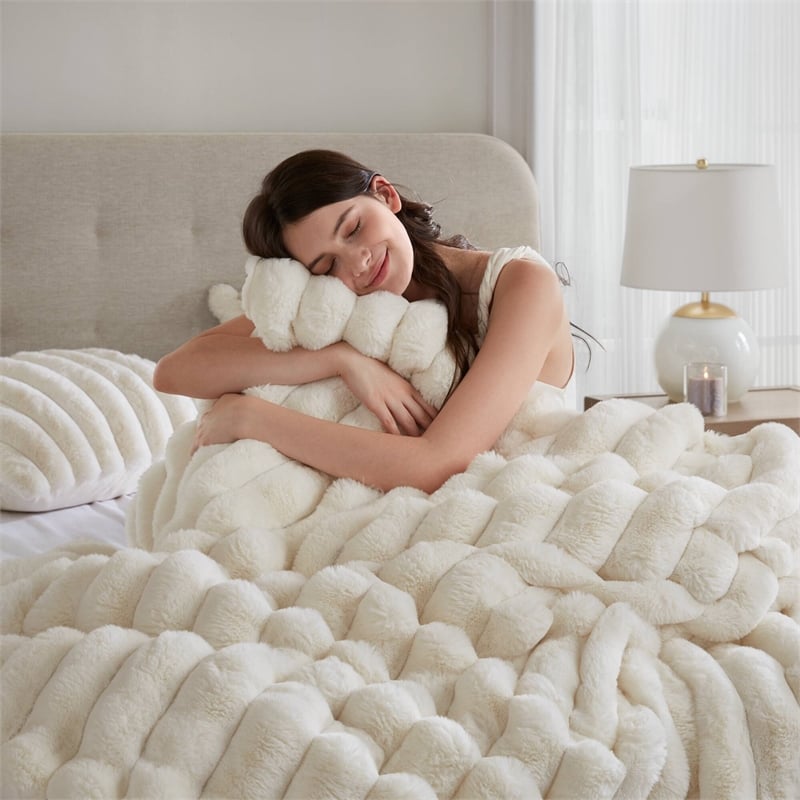 Olliix Madison Park Jasmine Full/Queen Comforter Mini Set Polyester in Ivory