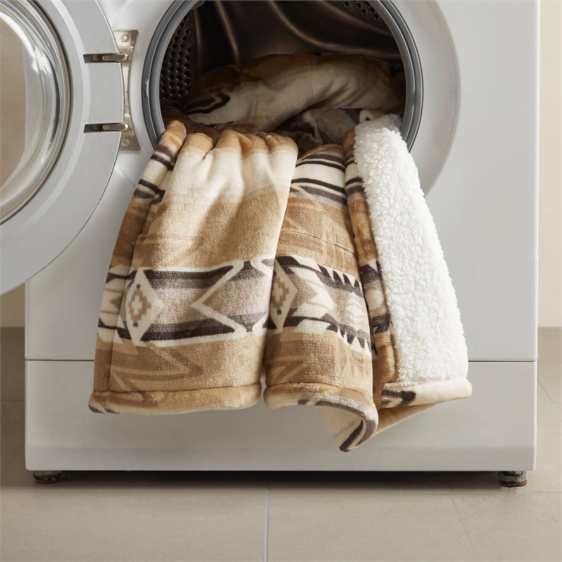 Olliix Woolrich Print Plush to Sherpa 50x60