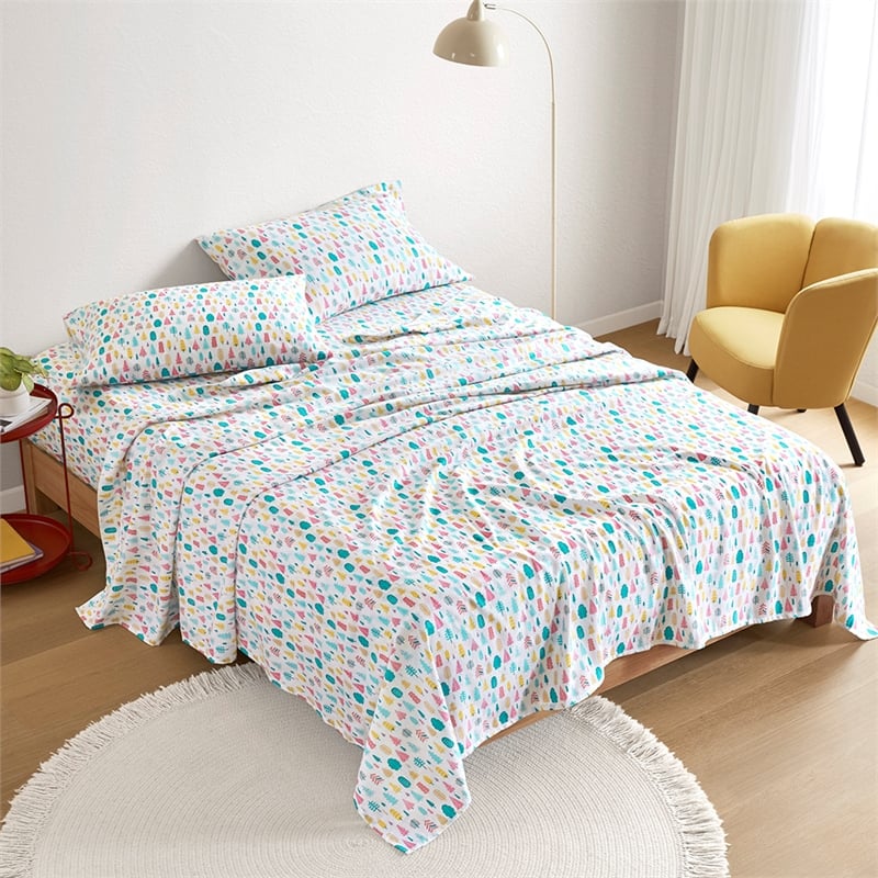Olliix Intelligent Design Cozy Soft Twin XL Sheet Set in White Holiday Trees