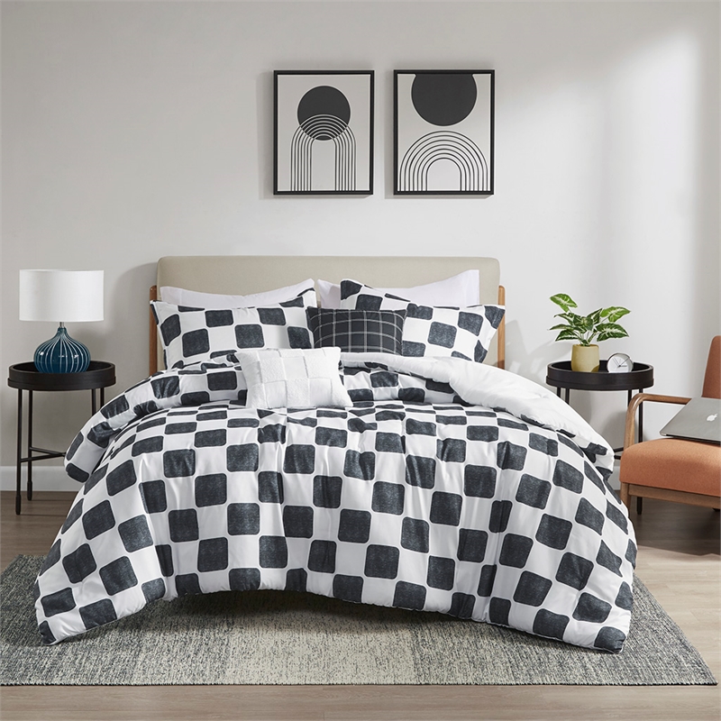 Olliix Intelligent Design Miley Twin/Twin XL Comforter Set in Black/White