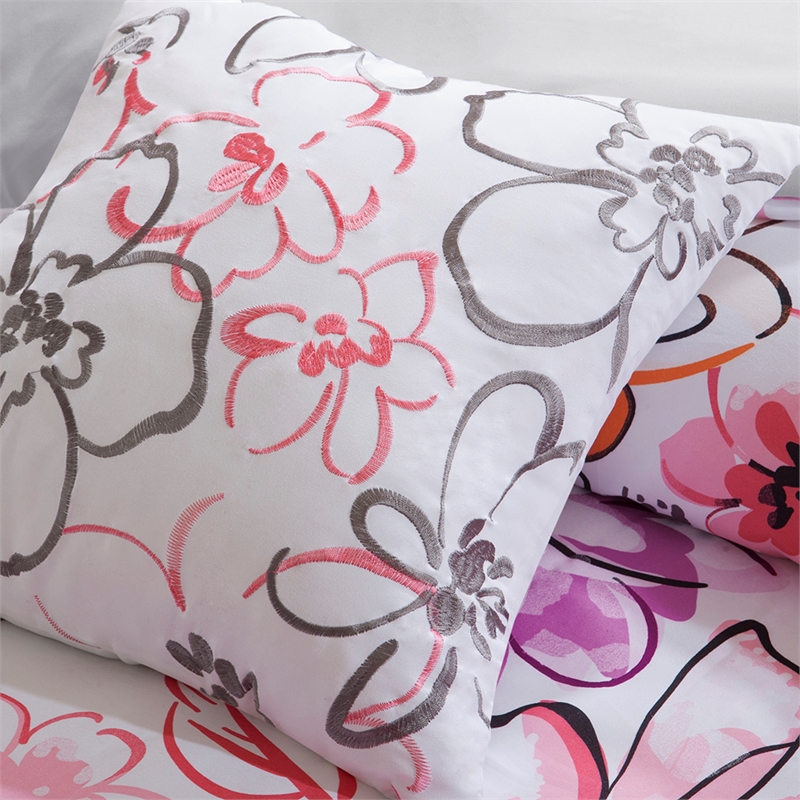 Olliix Intelligent Design Olivia King/Cal King Comforter Set Polyester in Pink
