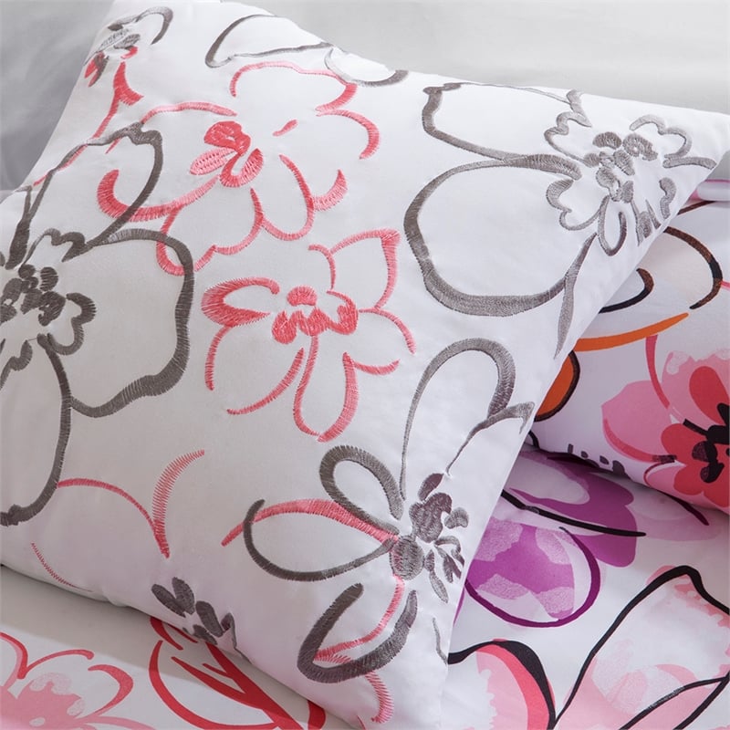 Olliix Intelligent Design Olivia Twin/Twin XL Comforter Set Polyester in Pink
