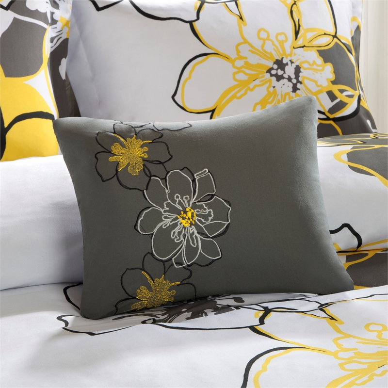 Olliix Intelligent Design Allison Full/Queen Comforter Set Polyester in Yellow