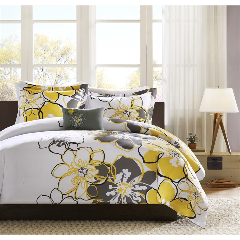 Olliix Intelligent Design Allison Full/Queen Comforter Set Polyester in Yellow