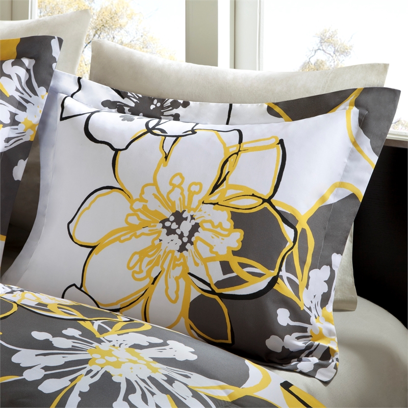 Olliix Intelligent Design Allison Full/Queen Comforter Set Polyester in Yellow